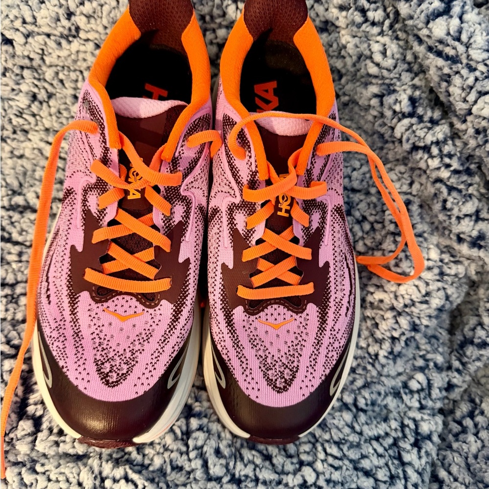 HOKA Clifton 10 size 5Y / 6.5 Women’s Pink and Purple
